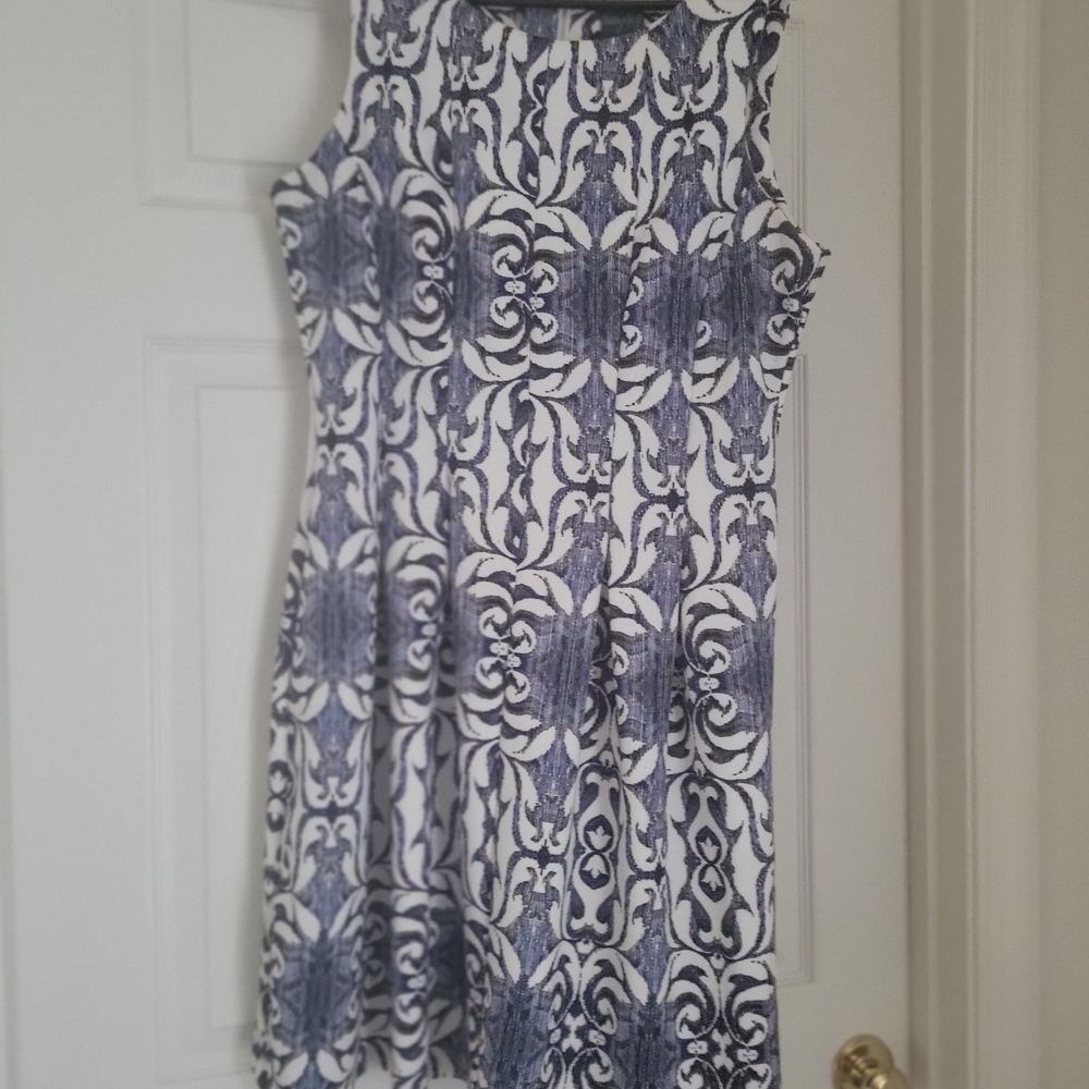 Gabby Skye Navy and White Sleeveless Dress